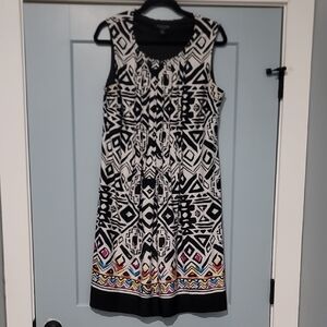 Chic Black and White Geometric Midi Dress